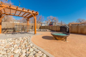 Bookcliff Bunkhouse A - Cute Downtown Retreat - Firepit, BBQ & Patio Dining!